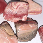 La pierre rhodochrosite