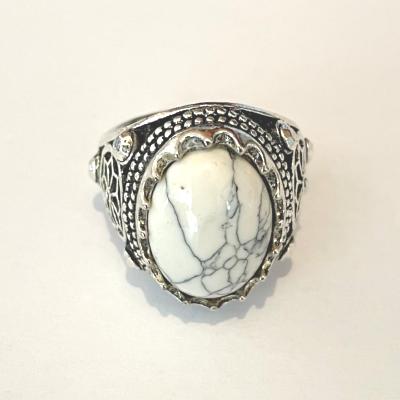 Bague en howlite blanche